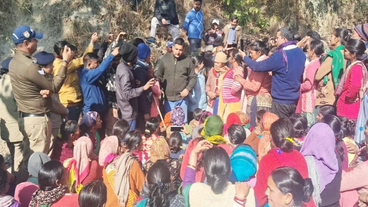 उत्तराखंड : बाघ के हमले से महिला की मौत, ग्रामीणों में आक्रोश, हाईवे जाम
