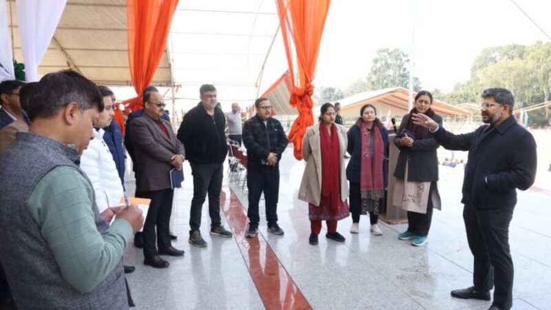 देहरादून में 77वें गणतंत्र दिवस समारोह की तैयारियां अंतिम चरण में, सीडीओ अभिनव शाह ने लिया व्यवस्थाओं का जायजा