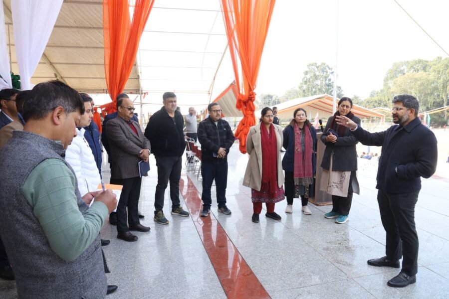 देहरादून में 77वें गणतंत्र दिवस समारोह की तैयारियां अंतिम चरण में, सीडीओ अभिनव शाह ने लिया व्यवस्थाओं का जायजा