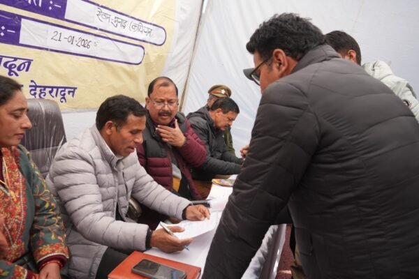 जन-जन के द्वार पहुँची सरकार : सुदूरवर्ती गांव भटाड-कथियान में प्रशासन ने सुनीं जन समस्याएं, 1086 से अधिक लाभार्थियों को मिला सेवाओं का लाभ