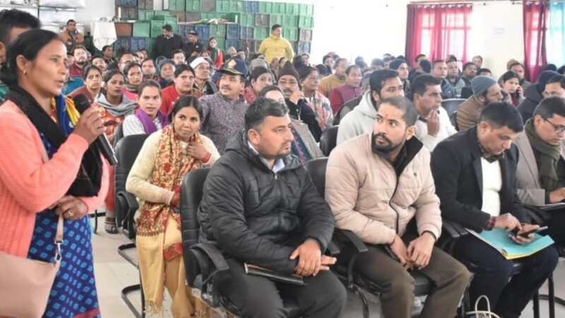 तहसील दिवस पर फरियादियों ने रखी अपनी फरियाद