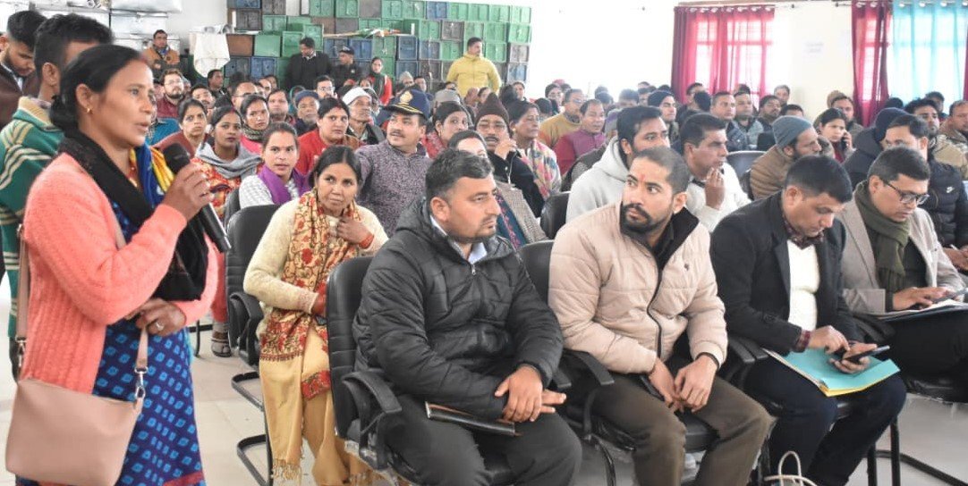 तहसील दिवस पर फरियादियों ने रखी अपनी फरियाद