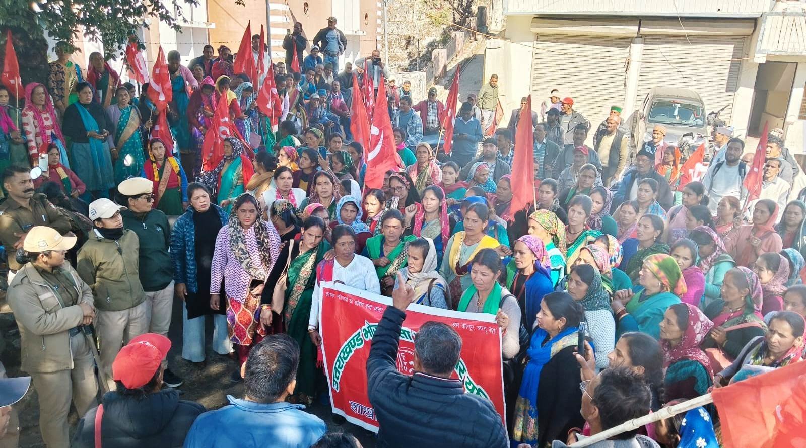 ट्रेड यूनियनों ने किया प्रदर्शन, उठाई विभिन्न मांगे