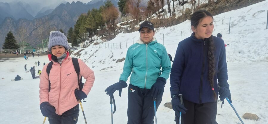 स्वर्णिम लक्ष्य के साथ गुलमर्ग को तैयार जोशीमठ की बेटियां