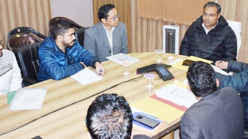 बाल एवं मातृ मृत्यु दर में कमी को प्रतिबद्धता के साथ कार्य करें डॉक्टर – डीएम