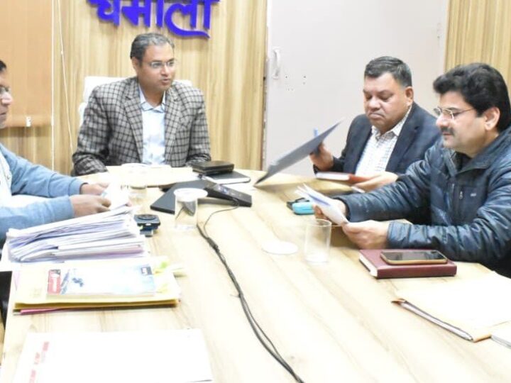 डीएम गौरव कुमार ने दिए कर्णप्रयाग रेल लाइन के लंबित प्रकरणों के समाधान के निर्देश 