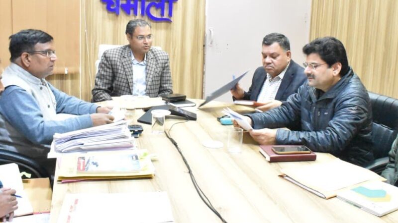 डीएम गौरव कुमार ने दिए कर्णप्रयाग रेल लाइन के लंबित प्रकरणों के समाधान के निर्देश 