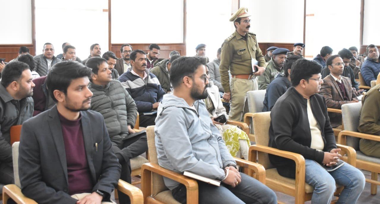 बजट सत्र की तैयारियों में कोई कोताही न बरते – डीएम