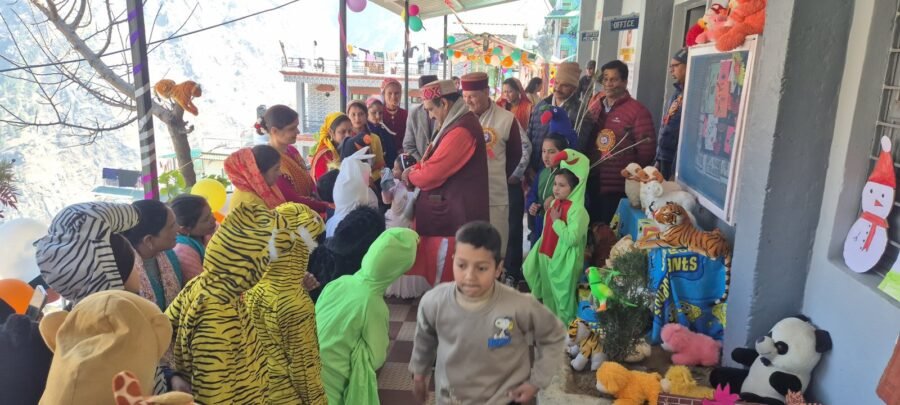 नन्हे हाथों ने संवारी ‘शिशु नगरी’