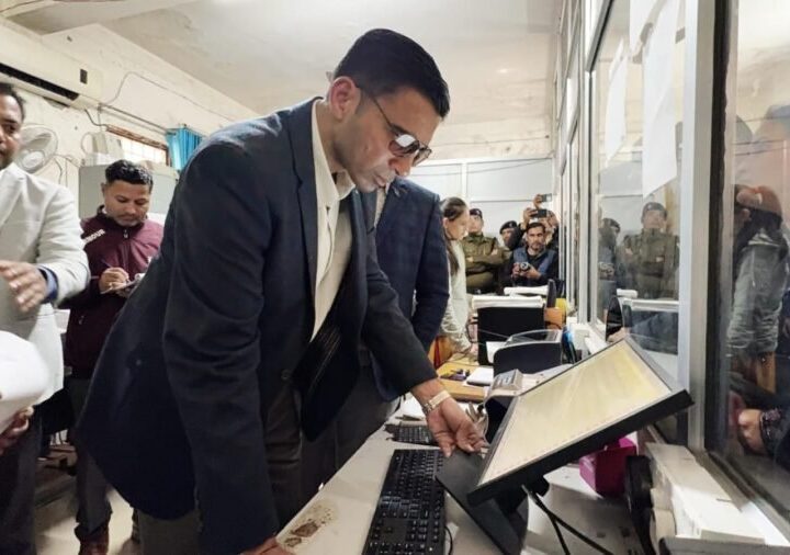 डीएम सविन बंसल के औचक निरीक्षण में खुला सब रजिस्टार कार्यालय में वर्षों से चल रहा करोड़ों का स्टांप चोरी खेल, उप निबंधक ऋषिकेश के निलंबन की शासन को संस्तुति