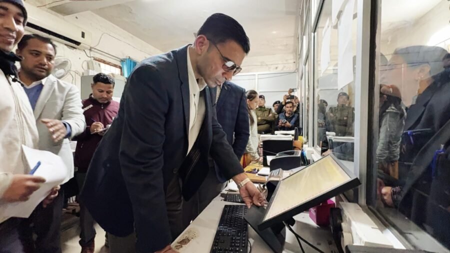 डीएम सविन बंसल के औचक निरीक्षण में खुला सब रजिस्टार कार्यालय में वर्षों से चल रहा करोड़ों का स्टांप चोरी खेल, उप निबंधक ऋषिकेश के निलंबन की शासन को संस्तुति