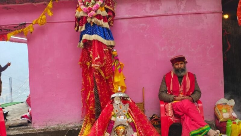 उर्गम घाटी में मां कालिंका मैदयुल धार देवी रथ यात्रा