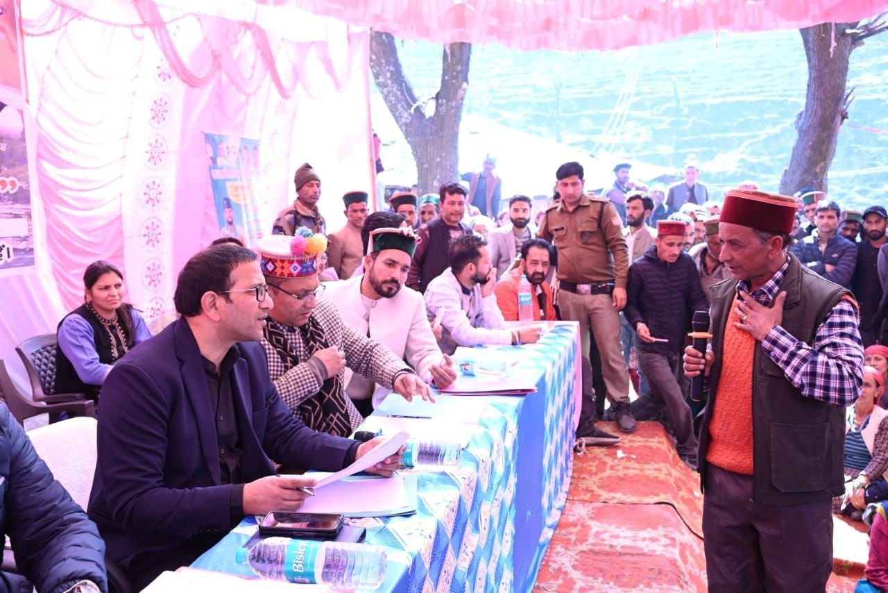 उत्तरकाशी : दूरस्थ दोणी गांव में ‘जन-जन की सरकार, जन-जन के द्वार’ अभियान के तहत शिविर आयोजित, विधायक और DM ने सुनी समस्याएं 