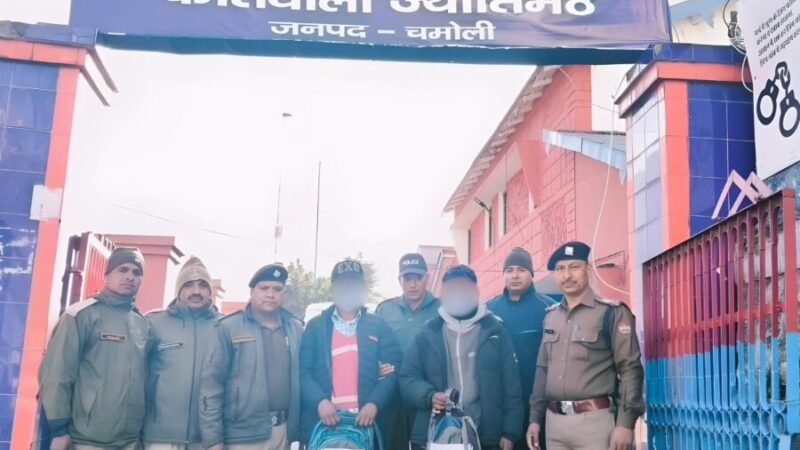 सवा लाख से अधिक की चरस के साथ दो तस्कर गिरफ्तार