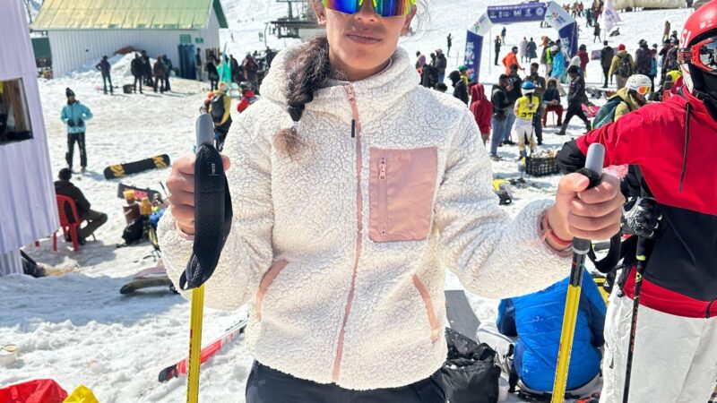 कश्मीर के गुलमर्ग में चमोली के युवाओं का जलवा