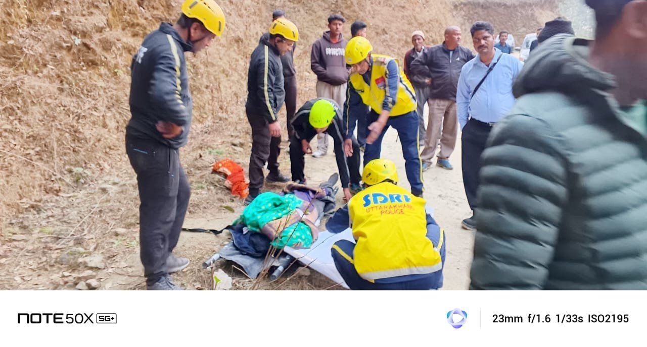 उत्तराखंड में बड़ा हादसा : बारात से लौट रही कार खाई में गिरी, तीन लोगों की मौत