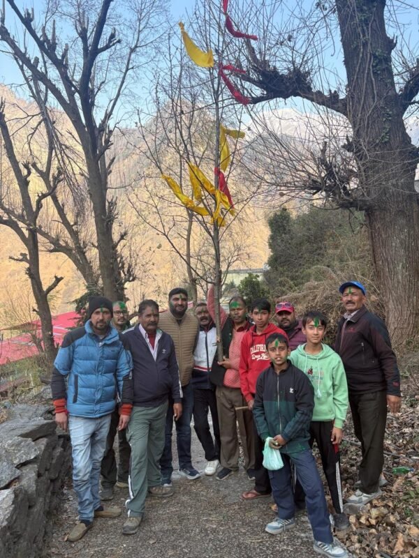 रविग्राम में ‘होली झंडी’ के साथ पर्व का आगाज