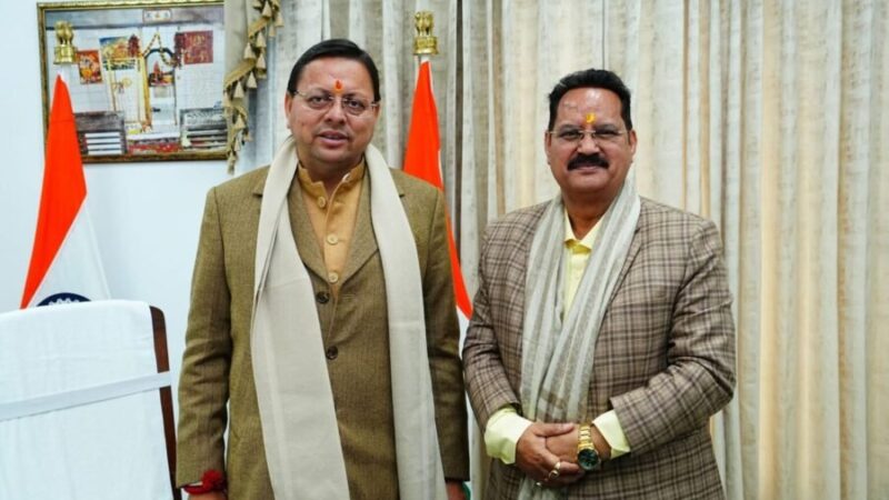 वरिष्ठ पत्रकार एवं सामाजिक कार्यकर्ता विश्वजीत सिंह नेगी ने की मुख्यमंत्री धामी से महत्वपूर्ण भेंट, यमकेश्वर विधानसभा में विकास कार्यों को मिलेगी नई गति