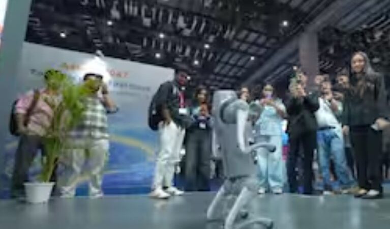 गलगोटियास यूनिवर्सिटी पर चीनी रोबोटिक डॉग को अपना बताकर पेश करने के आरोप, एक्सपो से बाहर करने के आदेश