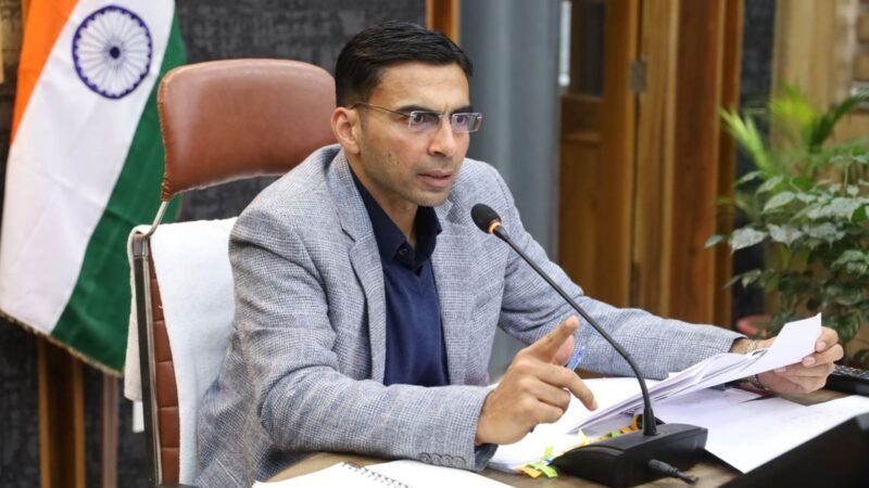 बिल्डर की धोखाधड़ी पर जिला प्रशासन दर्ज कराया मुकदमा