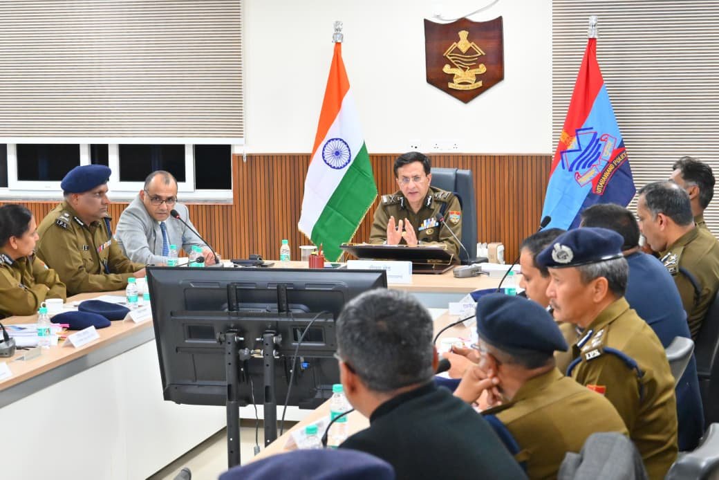डीजीपी उत्तराखंड की अपराध और कानून व्यवस्था पर हाई-लेवल समीक्षा बैठक, गंभीर आपराधिक घटनाओं में लापरवाही बरतने वाले पुलिस कर्मियों के विरुद्ध सख़्त कार्यवाही, 03 उपनिरीक्षक सस्पेंड