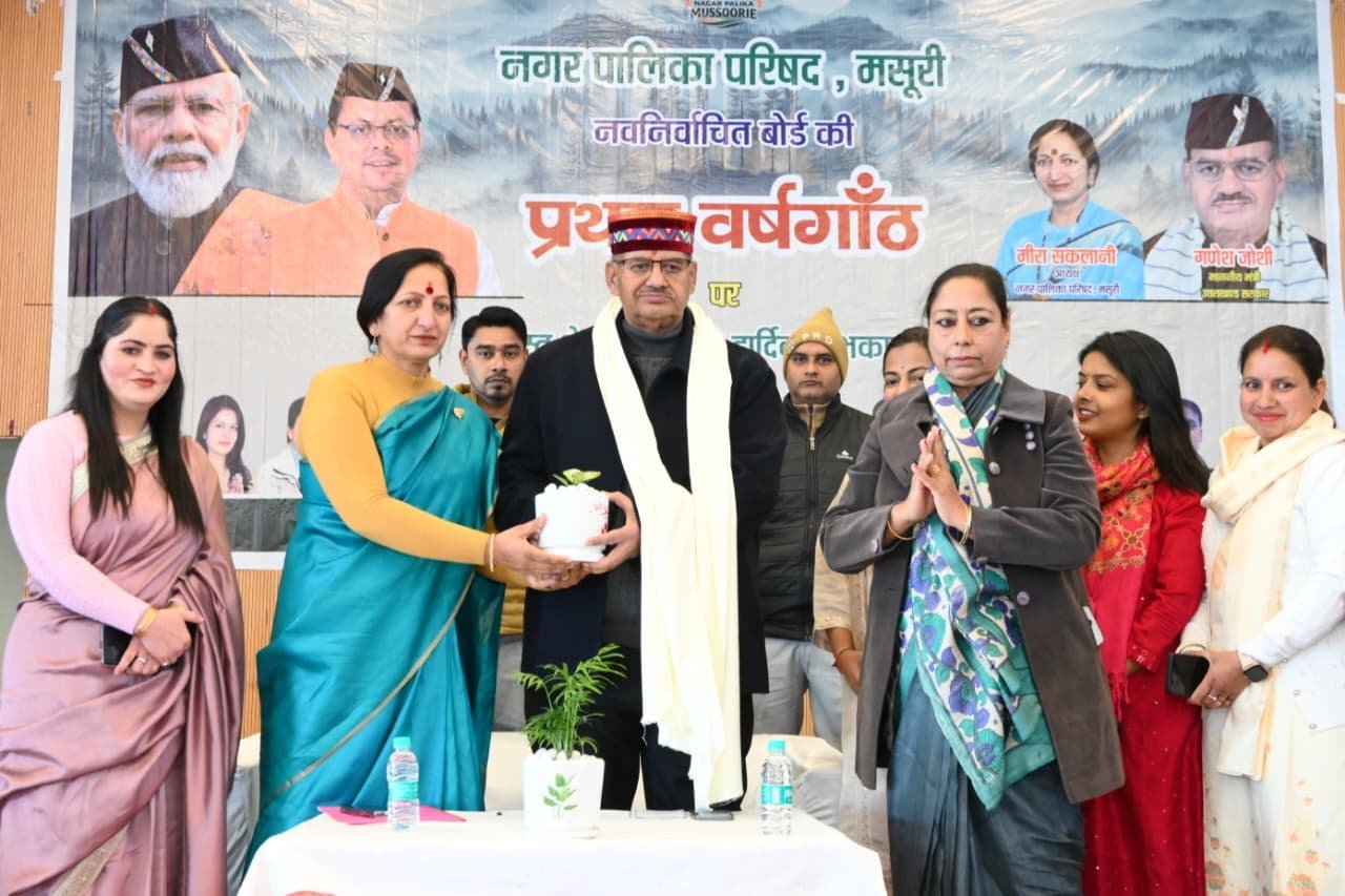 नगर पालिका परिषद के नव-निर्वाचित बोर्ड की प्रथम वर्षगांठ के अवसर पर आयोजित कार्यक्रम में प्रतिभाग करते कैबिनेट मंत्री गणेश जोशी