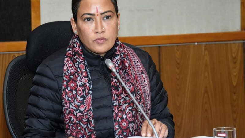 विकास कार्यों की अनदेखी पर नपेंगे अधिकारी : रेखा आर्या