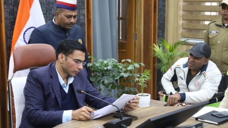 नेशनल पैरा ओलंपिक खिलाड़ी की भूमि पर अवैध कब्जे का प्रयास, ऑन द स्पॉट डीएम ने एसडीएम को अग्रिम आदेश तक यथा स्थिति बनाए रखने के दिए निर्देश
