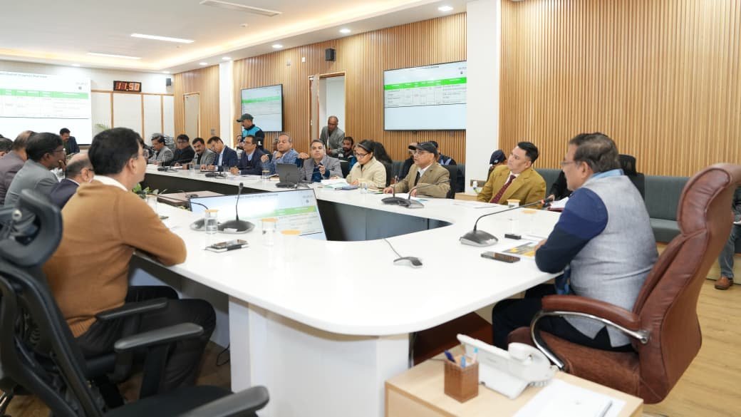 मुख्य सचिव आनन्द बर्द्धन ने यू-प्रिपेयर परियोजनाओं की धीमी गति पर जताई नाराजगी