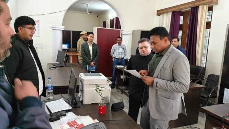 सचिव आवास डॉ. आर राजेश कुमार ने किया नगर एवं ग्राम नियोजन विभाग का औचक निरीक्षण, बायोमेट्रिक उपस्थिति एवं अनुशासन पर सख्ती