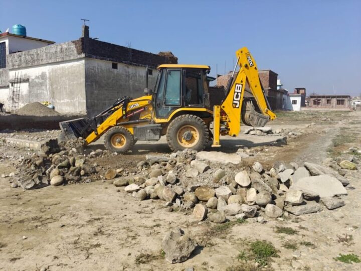 MDDA क्षेत्र में अवैध प्लॉटिंग एवं निर्माण के विरुद्ध सख्त कार्रवाई, लगभग 25 बीघा अवैध प्लॉटिंग पर ध्वस्तीकरण व अवैध निर्माण पर सीलिंग की कार्यवाही, उपाध्यक्ष बंशीधर तिवारी की आम जनता से अपील 