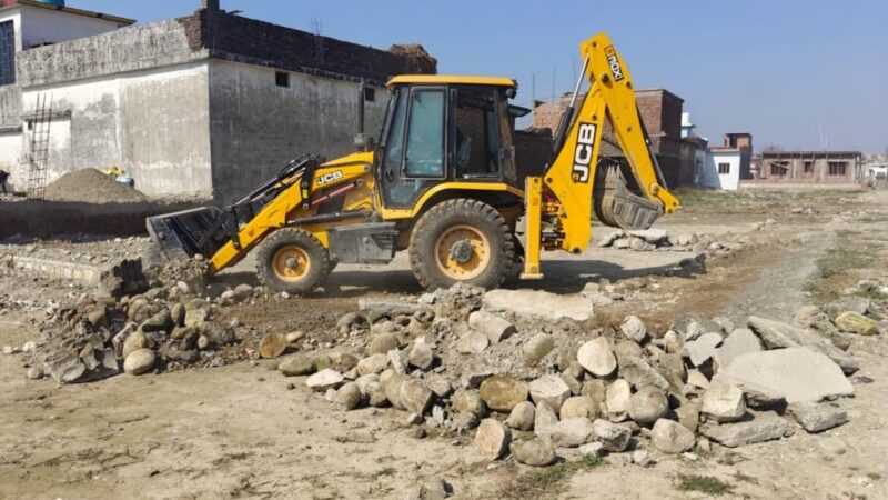 MDDA क्षेत्र में अवैध प्लॉटिंग एवं निर्माण के विरुद्ध सख्त कार्रवाई, लगभग 25 बीघा अवैध प्लॉटिंग पर ध्वस्तीकरण व अवैध निर्माण पर सीलिंग की कार्यवाही, उपाध्यक्ष बंशीधर तिवारी की आम जनता से अपील 