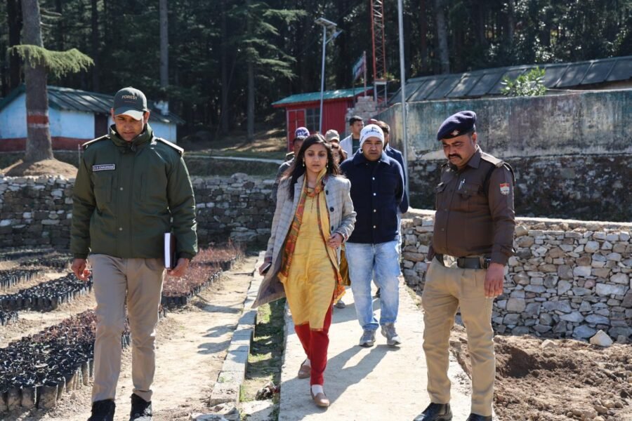 खिर्सू में किसान दिवस से लेकर नर्सरी व होमस्टे तक डीएम स्वाति एस. भदौरिया का दौरा, जनसमस्याओं के निस्तारण और कृषि-बागवानी को बढ़ावा देने को लेकर दिए कड़े निर्देश