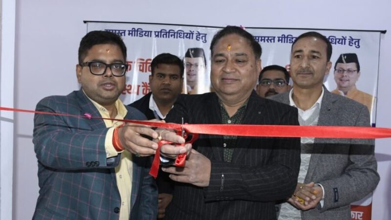 मुख्यमंत्री पुष्कर सिंह धामी के निर्देश पर हल्द्वानी मीडिया सेंटर में पत्रकारों के लिए लगाया गया निःशुल्क स्वास्थ्य शिविर
