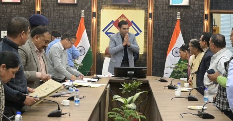 आप हमारे राज्य निर्मातागण; आपकी समस्याओं का निस्तारण करना शासन-प्रशासन का परम दायित्व – डीएम सविन बंसल