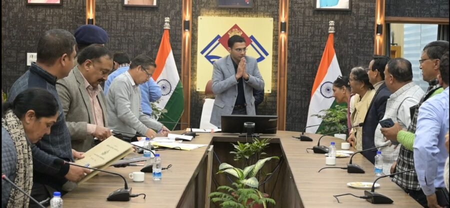 आप हमारे राज्य निर्मातागण; आपकी समस्याओं का निस्तारण करना शासन-प्रशासन का परम दायित्व – डीएम सविन बंसल