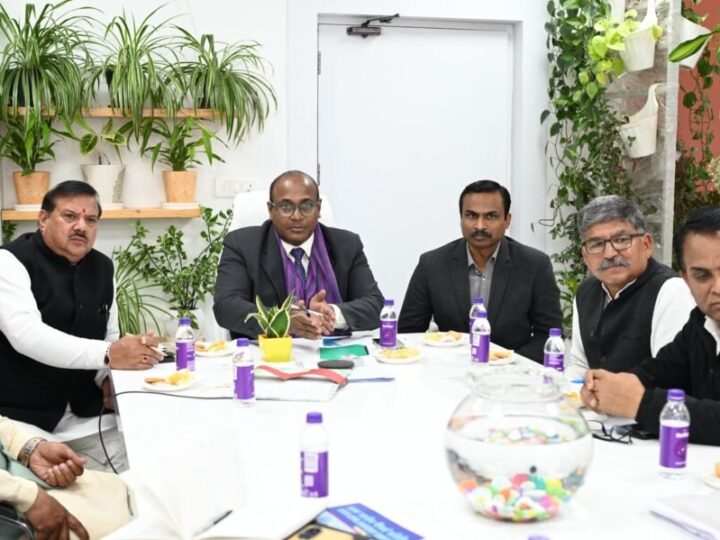 मुख्य निर्वाचन अधिकारी ने की राजनैतिक दलों के साथ बैठक, फरवरी माह तक शत प्रतिशत बीएलए नियुक्त करने की अपील