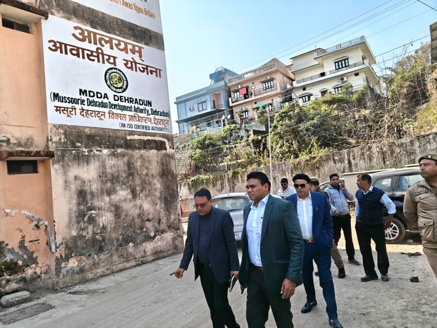 सचिव आवास डॉ. आर राजेश कुमार ने आमवाला तरला आवासीय योजना व ईडब्ल्यूएस भवनों का किया निरीक्षण, लाभार्थियों से किया सीधा संवाद, राज्य में किफायती एवं गुणवत्तापूर्ण आवास उपलब्ध कराना सरकार की सर्वोच्च प्राथमिकता