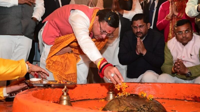 मुख्यमंत्री पुष्कर सिंह धामी ने खटीमा के वनखंडी महादेव मन्दिर, चकरपुर में आयोजित महाशिवरात्रि मेले का फीता काटकर किया शुभारम्भ