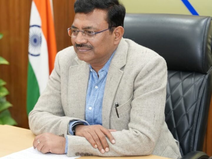 मुख्य सचिव आनन्द बर्द्धन की अध्यक्षता में राज्य आपदा मोचन निधि एवं राज्य आपदा न्यूनीकरण निधि मद के अन्तर्गत प्राप्त प्रस्तावों के अनुमोदन के लिए राज्य कार्यकारिणी समिति की बैठक आयोजित