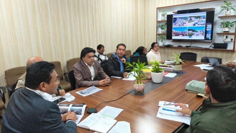 धामी सरकार का बड़ा कदम : सचिव डॉ. आर राजेश कुमार की अध्यक्षता में महत्वपूर्ण बैठक आयोजित, नीलकंठ महादेव में आधुनिक पार्किंग और 2 बेड का आकस्मिक स्वास्थ्य केंद्र होगा स्थापित