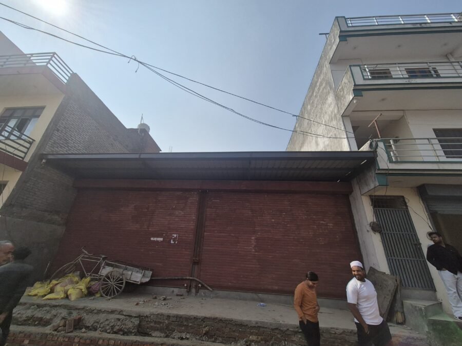 एमडीडीए का अवैध निर्माणों पर शिकंजा, देहरादून में अवैध निर्माणों के खिलाफ अभियान जारी, आजाद कॉलोनी में अवैध व्यावसायिक निर्माण सील