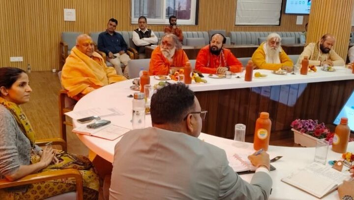 दिव्य और भव्य कुंभ आयोजन के लिए मेला प्रशासन एवं मेला क्षेत्र के आश्रमों का साझा संकल्प, व्यवस्थाओं को लेकर विस्तृत विचार-विमर्श