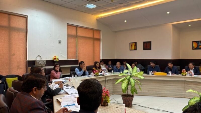 पलायन रोकने तथा स्वरोजगार को बढ़ावा देने के लिए जिले तैयार करें ठोस रणनीति – सचिव धीराज गर्ब्याल