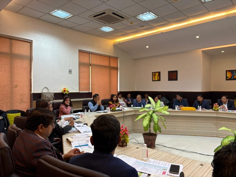 पलायन रोकने तथा स्वरोजगार को बढ़ावा देने के लिए जिले तैयार करें ठोस रणनीति – सचिव धीराज गर्ब्याल