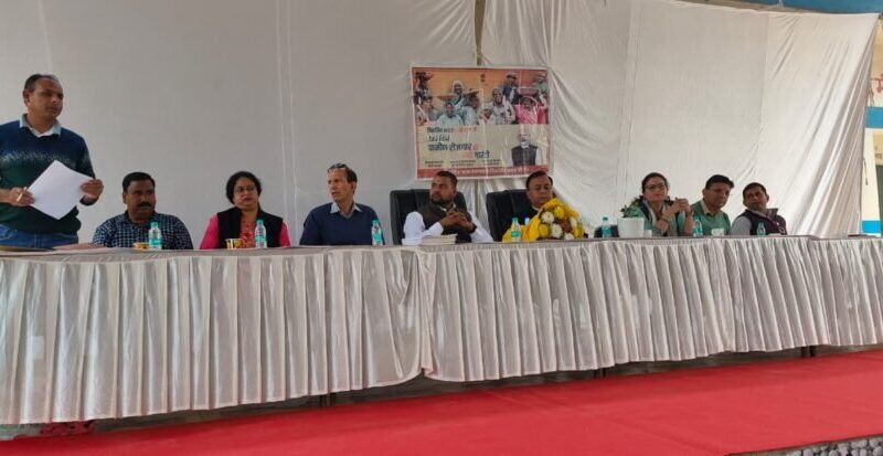 विकास खण्ड रायपुर में जनसंवाद कार्यक्रम आयोजित, विभिन्न विभागों को त्वरित निस्तारण के निर्देश