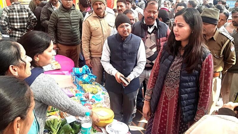 जन-जन के द्वार पहुँची सरकार : सुदूरवर्ती गांव लाखामंडल में प्रशासन ने सुनीं जन समस्याएं, 1844 लाभार्थियों को मिला सेवाओं का लाभ