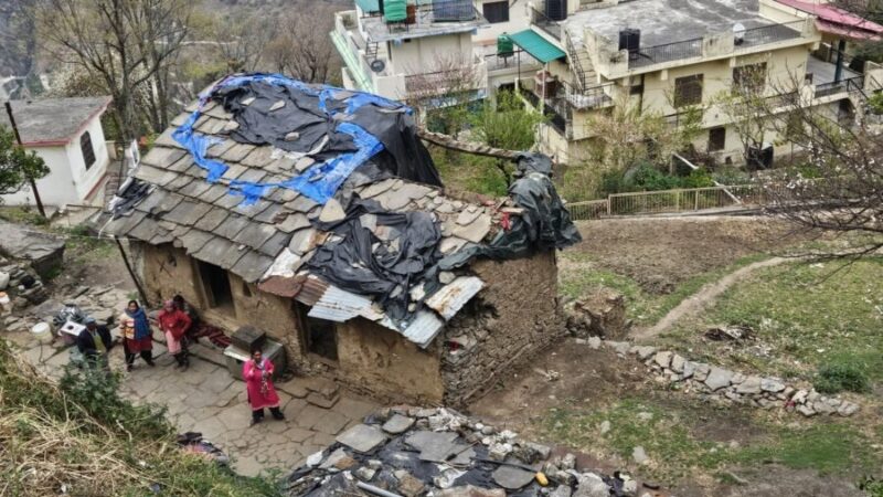 जोशीमठ आपदा : सिंहधार वार्ड में ढहा पुश्तैनी मकान