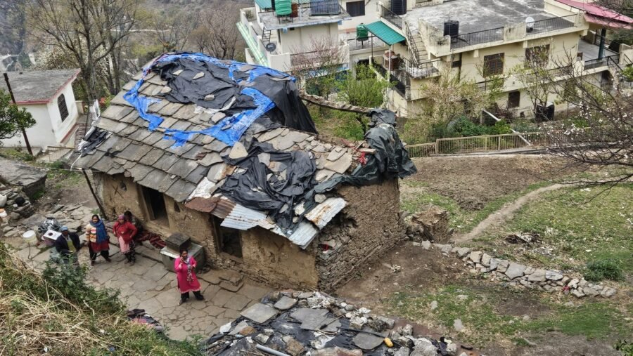 जोशीमठ आपदा : सिंहधार वार्ड में ढहा पुश्तैनी मकान