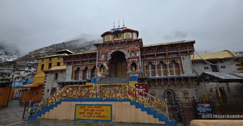 बद्रीनाथ धाम और हेमकुंड साहिब में भारी बर्फबारी, किसानों व बागवानों को मिली राहत